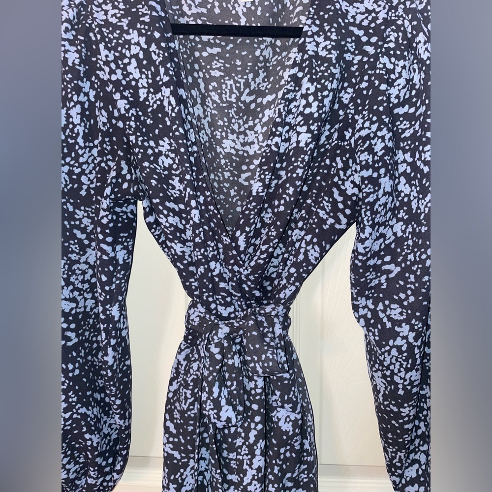 LC Lauren Conrad Charcoal and Blue Longsleeve Patterned Belted Midi Dress - Picture 3 of 4